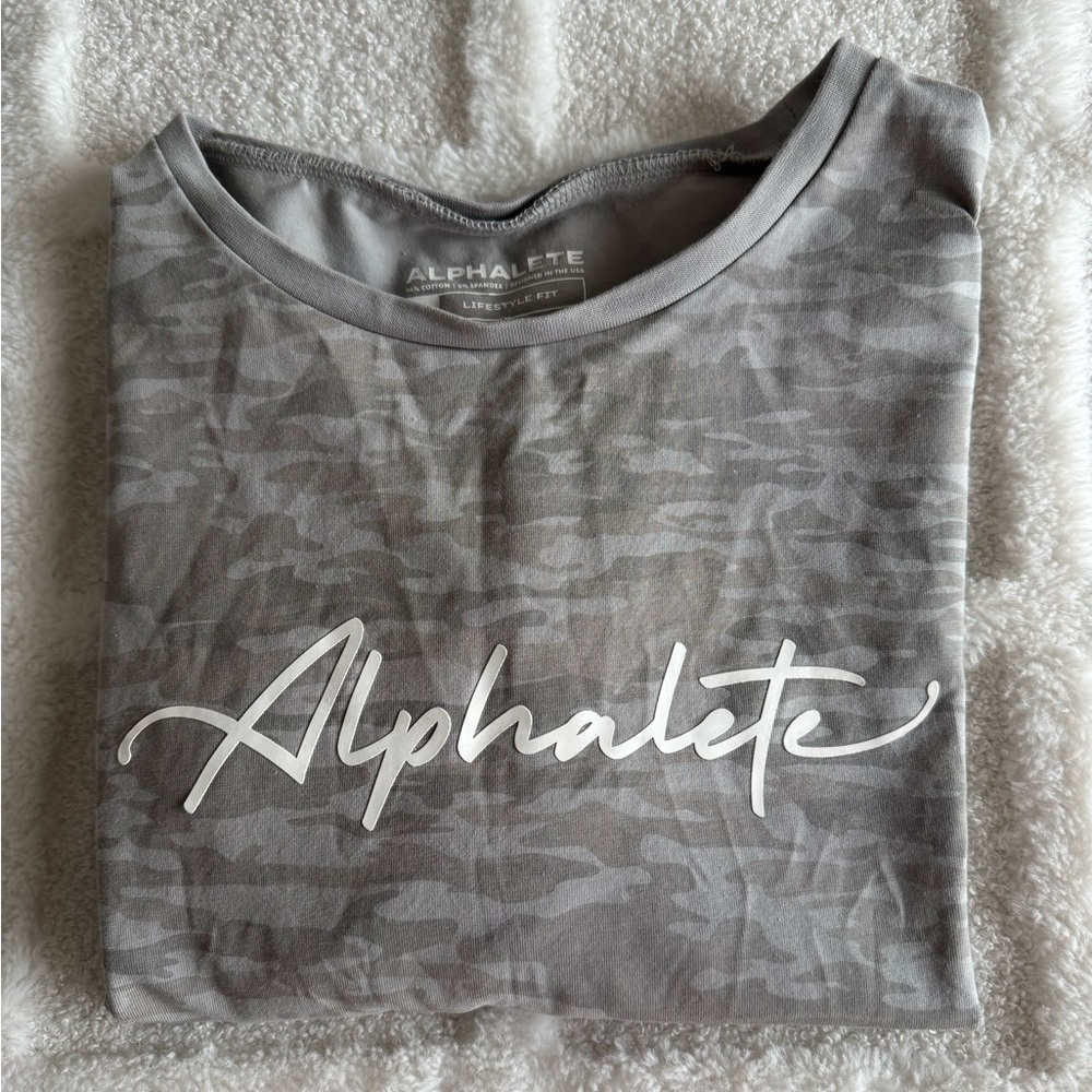 Alphalete camo cropped long sleeve